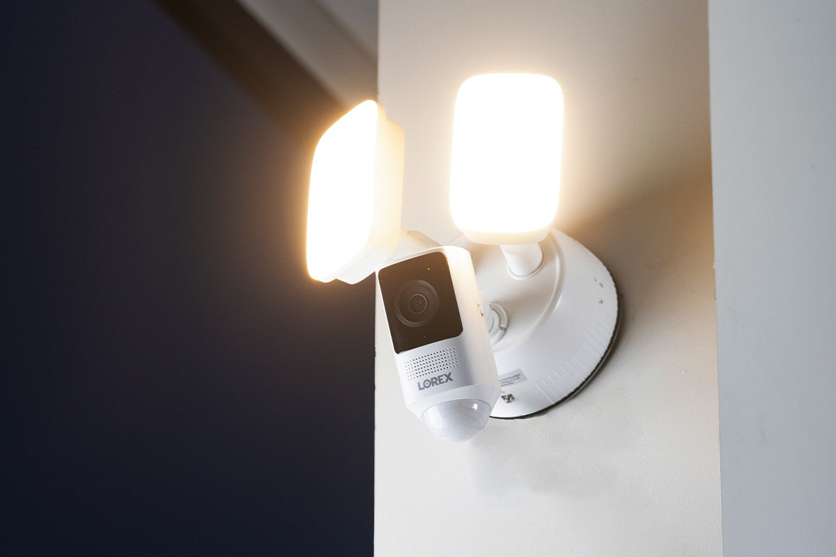 Lorex 2K Wi-Fi Floodlight Security Camera (32GB)